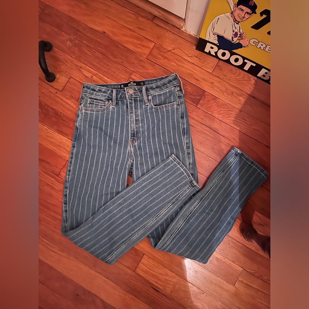 NWOT ULTRA HIGH RISE HOLLISTER SKINNY JEANS